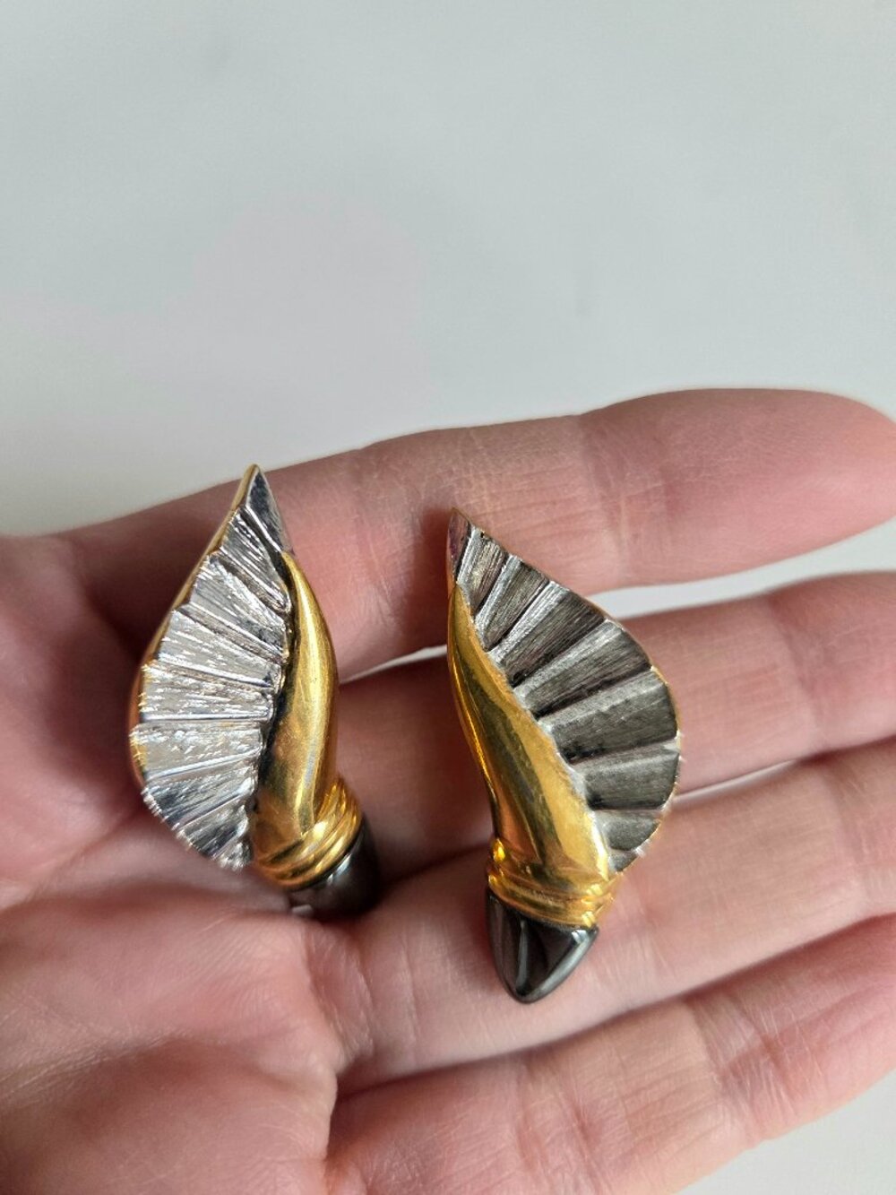 Vintage 80s Butler gold silver tones and black Hematite accents clip on earrings